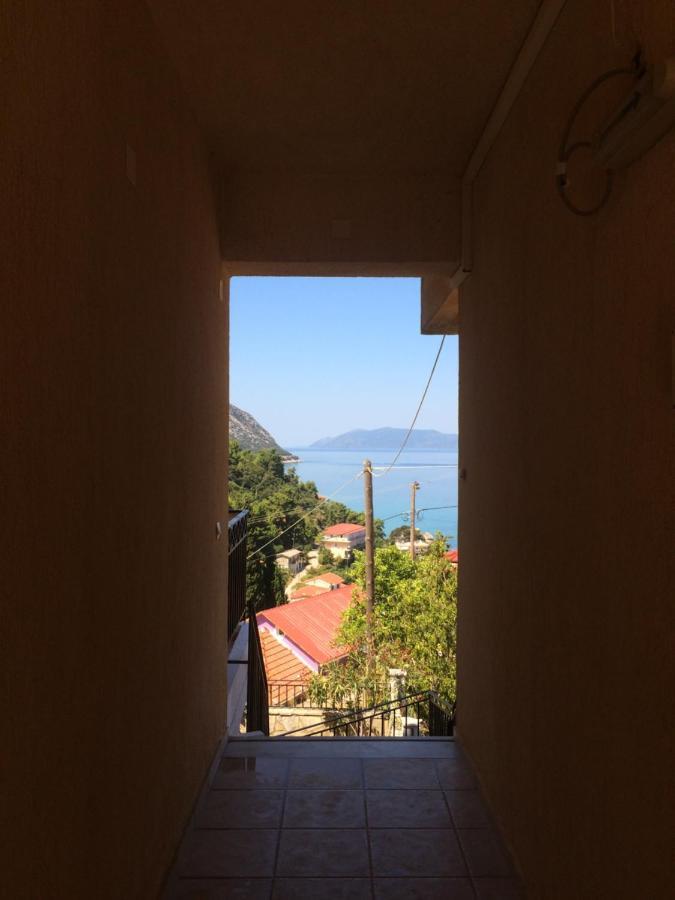 Giannatos' Studios - Makis Poros  Luaran gambar