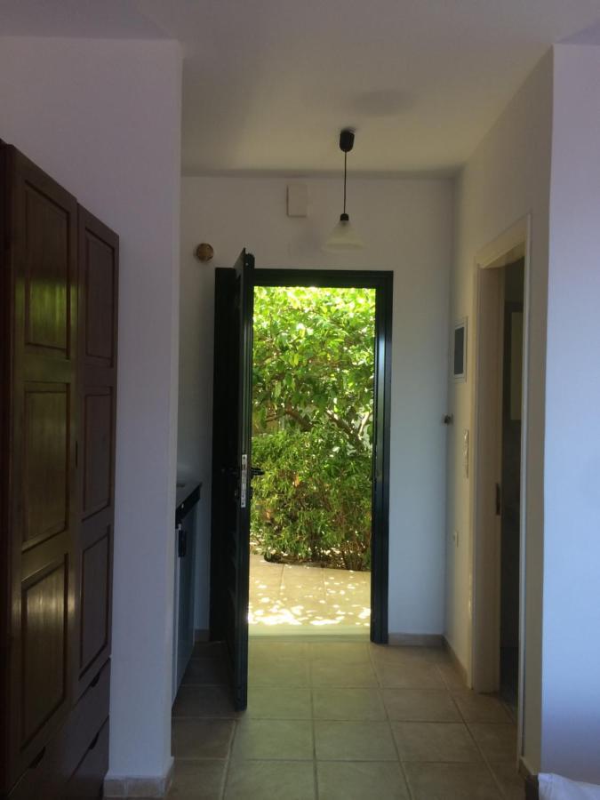Giannatos' Studios - Makis Poros  Luaran gambar