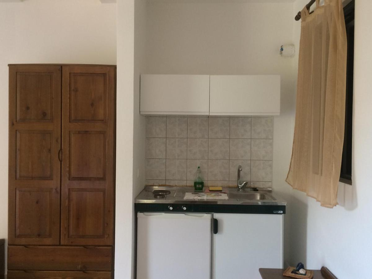 Giannatos' Studios - Makis Poros  Luaran gambar