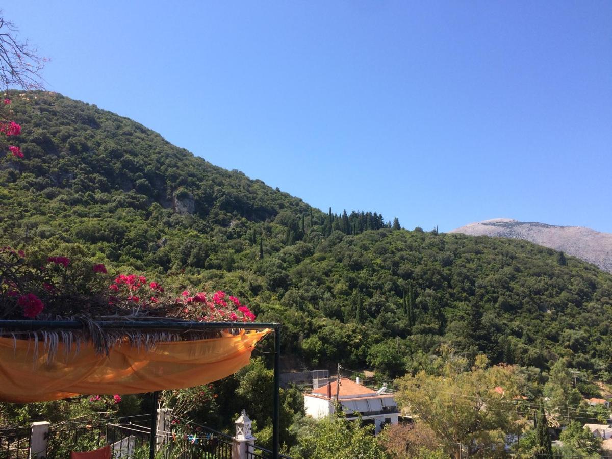 Giannatos' Studios - Makis Poros  Luaran gambar