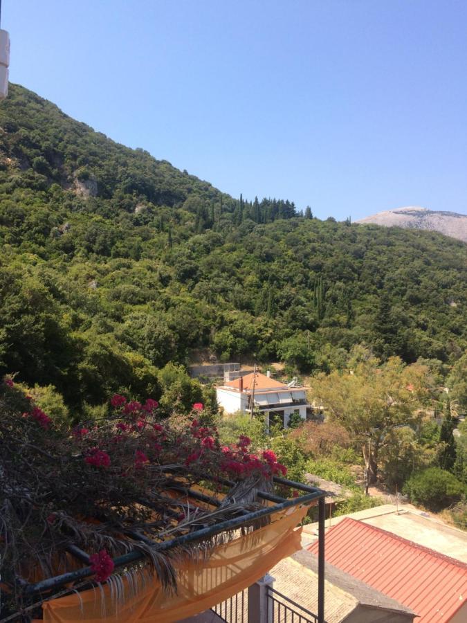 Giannatos' Studios - Makis Poros  Luaran gambar