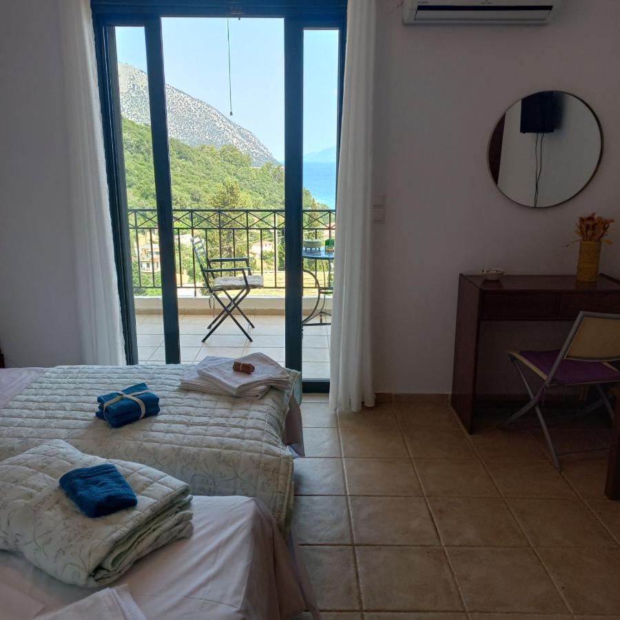 Giannatos' Studios - Makis Poros  Luaran gambar