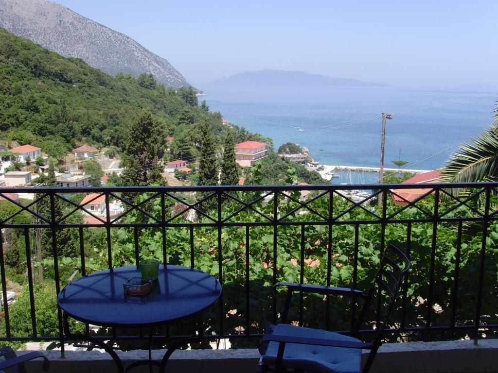 Giannatos' Studios - Makis Poros  Luaran gambar