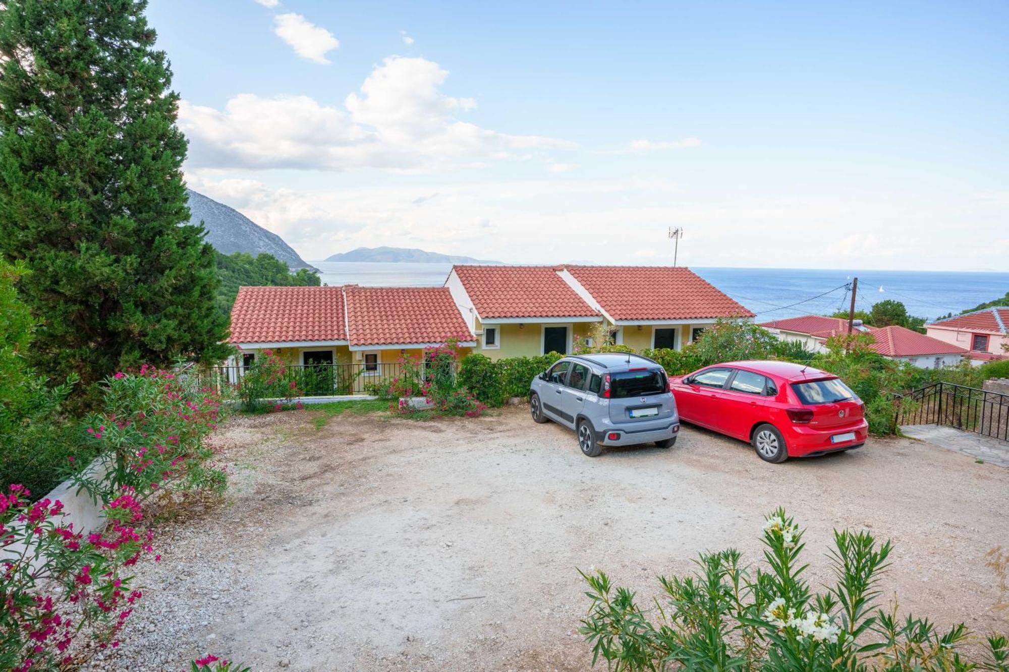 Giannatos' Studios - Makis Poros  Luaran gambar