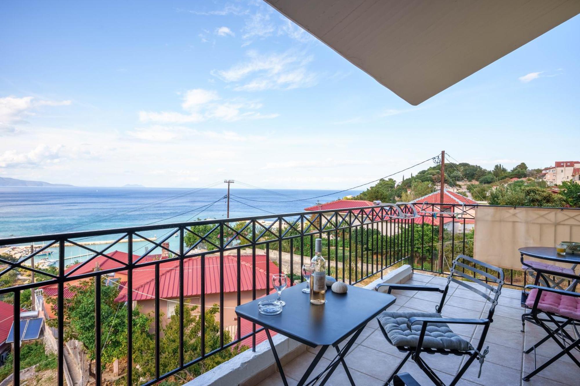 Giannatos' Studios - Makis Poros  Luaran gambar