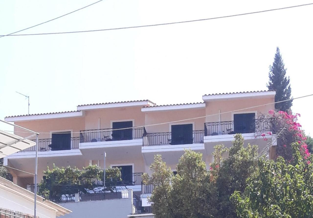 Giannatos' Studios - Makis Poros  Luaran gambar