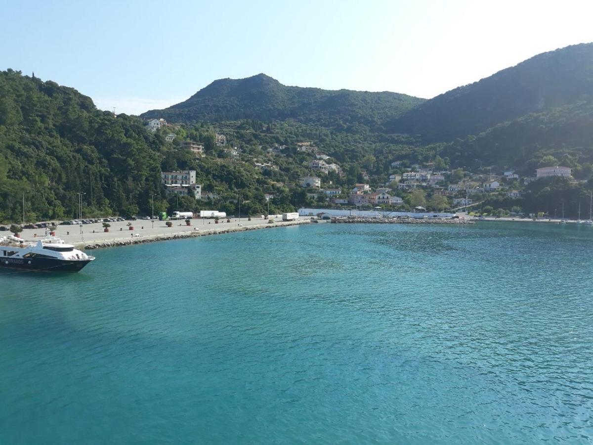 Giannatos' Studios - Makis Poros  Luaran gambar